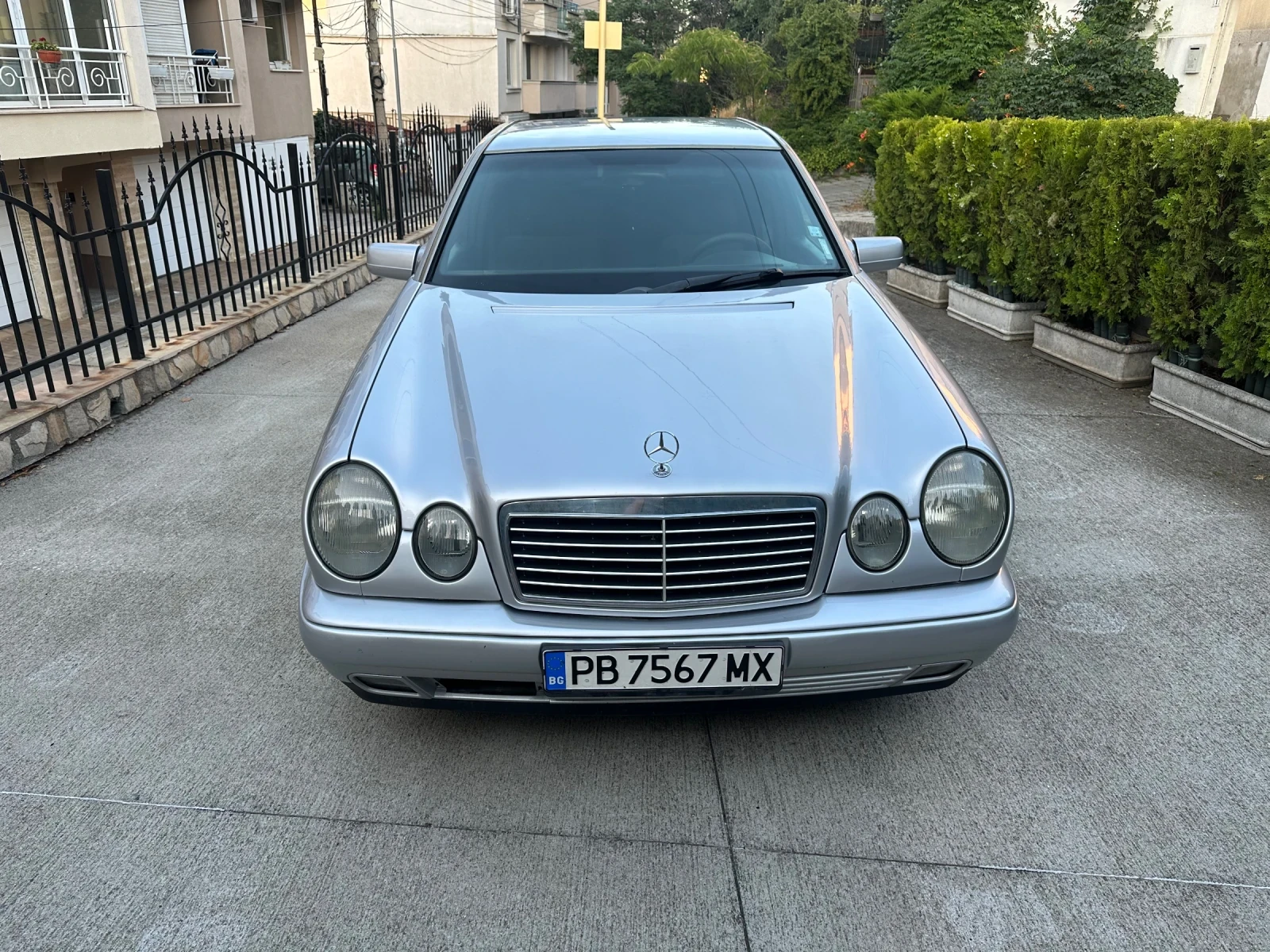 Mercedes-Benz E 200 | Mobile.bg — изображение 1