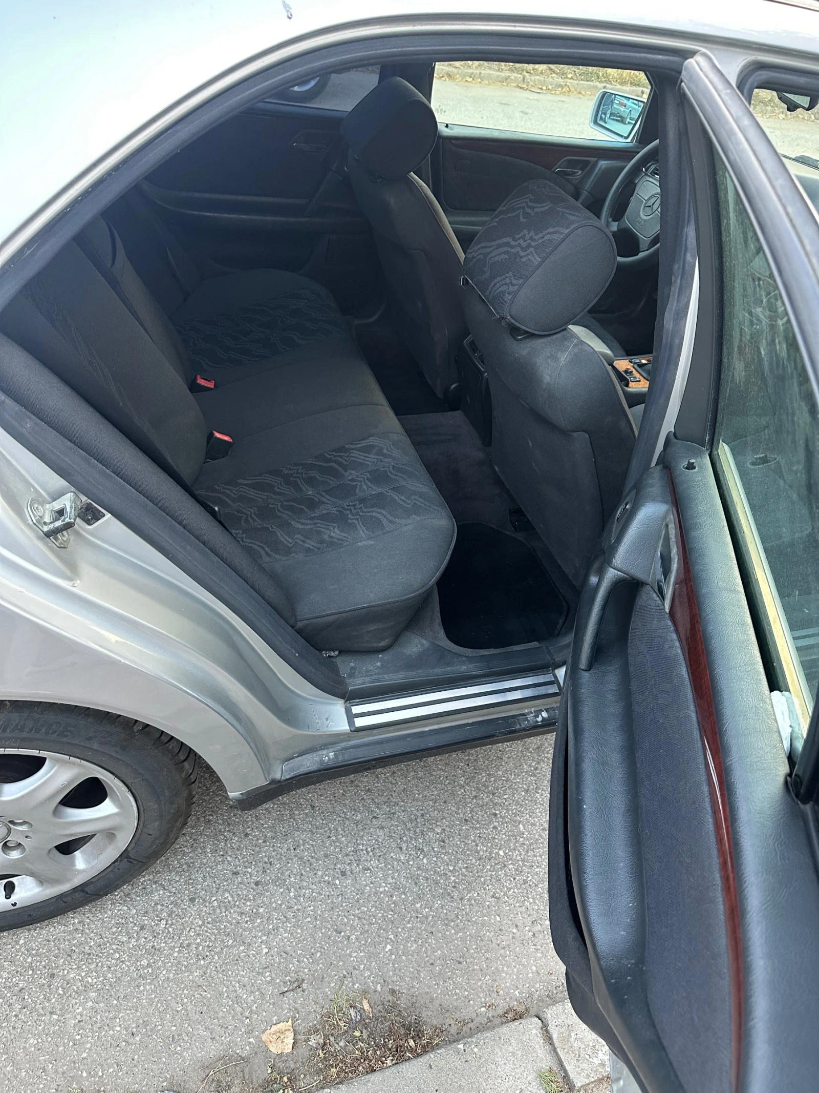 Mercedes-Benz E 200 | Mobile.bg — изображение 11