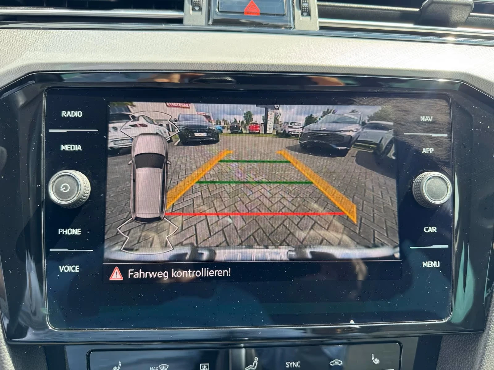 VW Passat Variant 2.0 TDI DSG Business ACC LED KAM #iCarbg | Mobile.bg   12