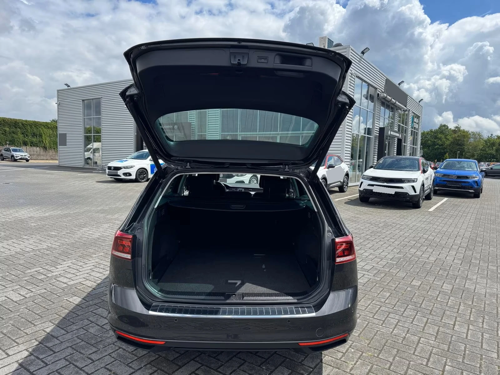 VW Passat Variant 2.0 TDI DSG Business ACC LED KAM #iCarbg | Mobile.bg   17