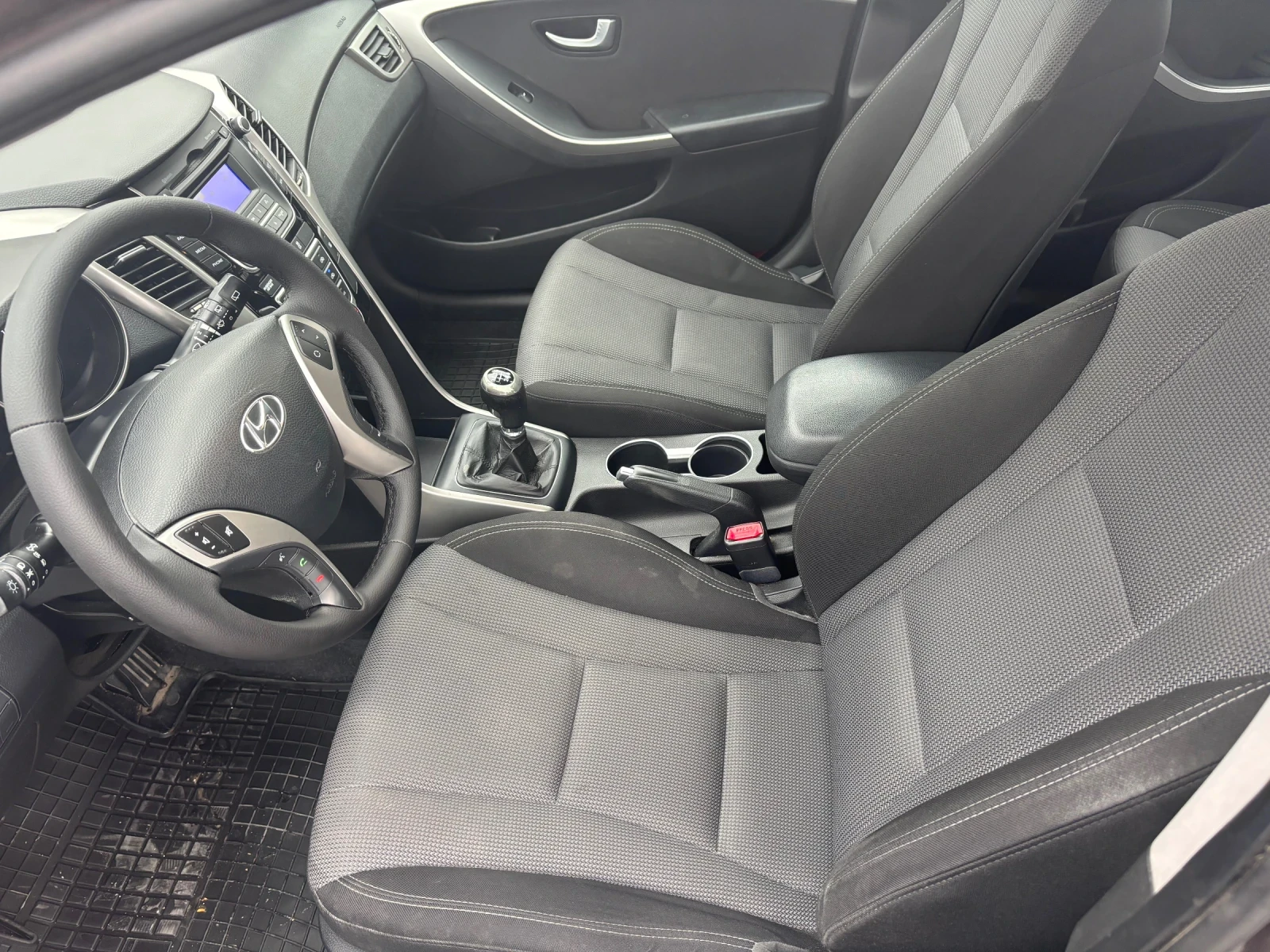 Hyundai I30 1.6 Crdi, снимка 4 - Автомобили и джипове - 55167554