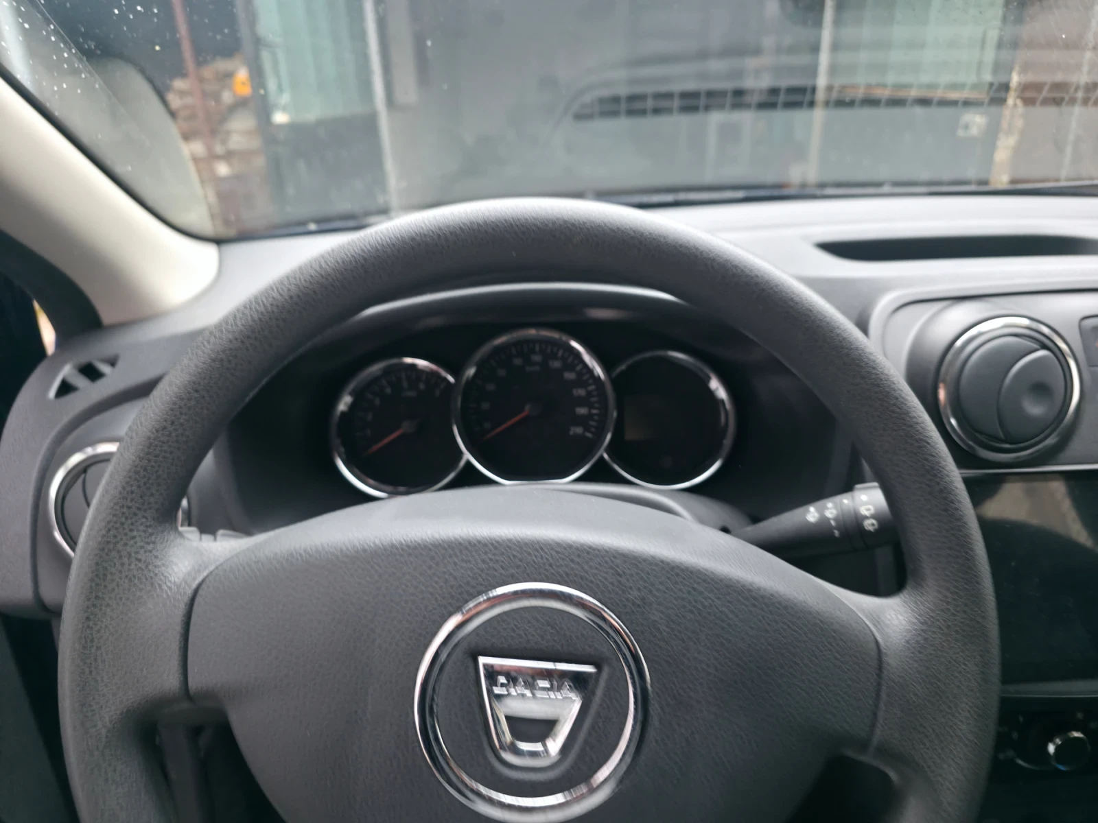 Dacia Sandero, снимка 6 - Автомобили и джипове - 53847208