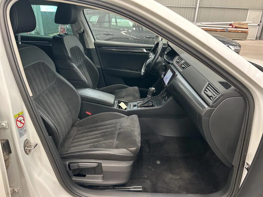 Skoda Superb 2.0TDi 150к.с DSG Style Plus-ОЧАКВАН ВНОС, снимка 6 - Автомобили и джипове - 53985731