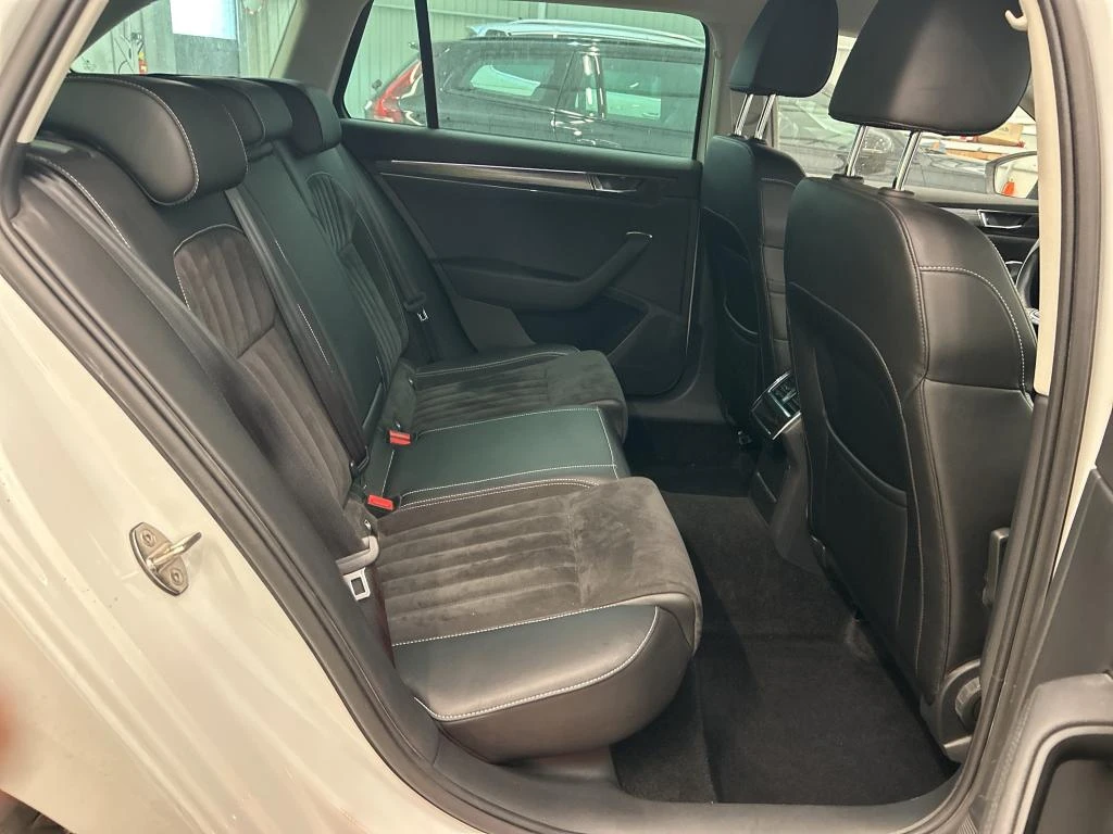 Skoda Superb 2.0TDi 150к.с DSG Style Plus-ОЧАКВАН ВНОС, снимка 7 - Автомобили и джипове - 53985731