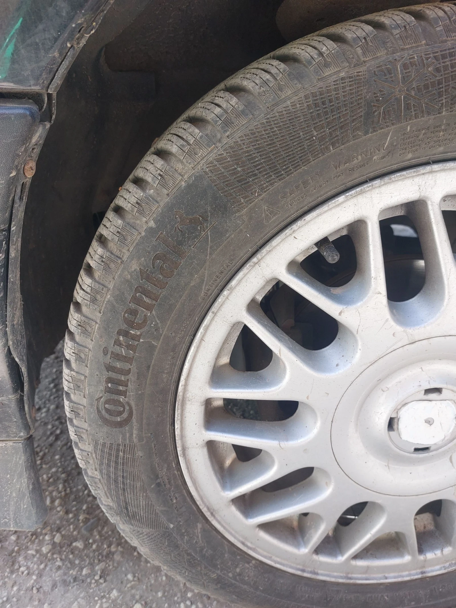 VW Golf 1.6 75 кс., снимка 6 - Автомобили и джипове - 54136919