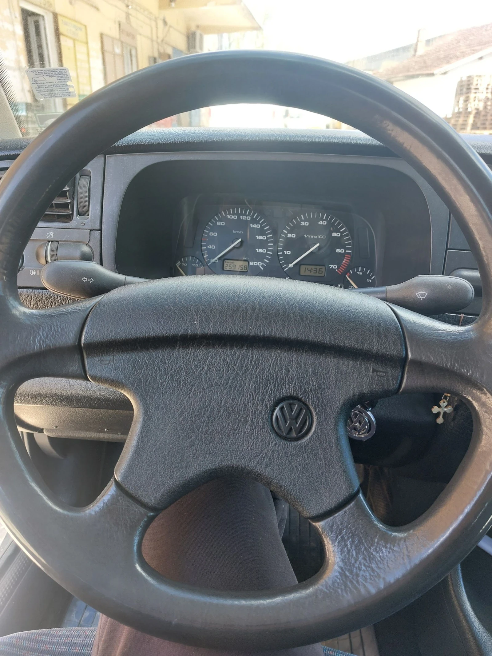 VW Golf 1.6 75 кс., снимка 7 - Автомобили и джипове - 54136919