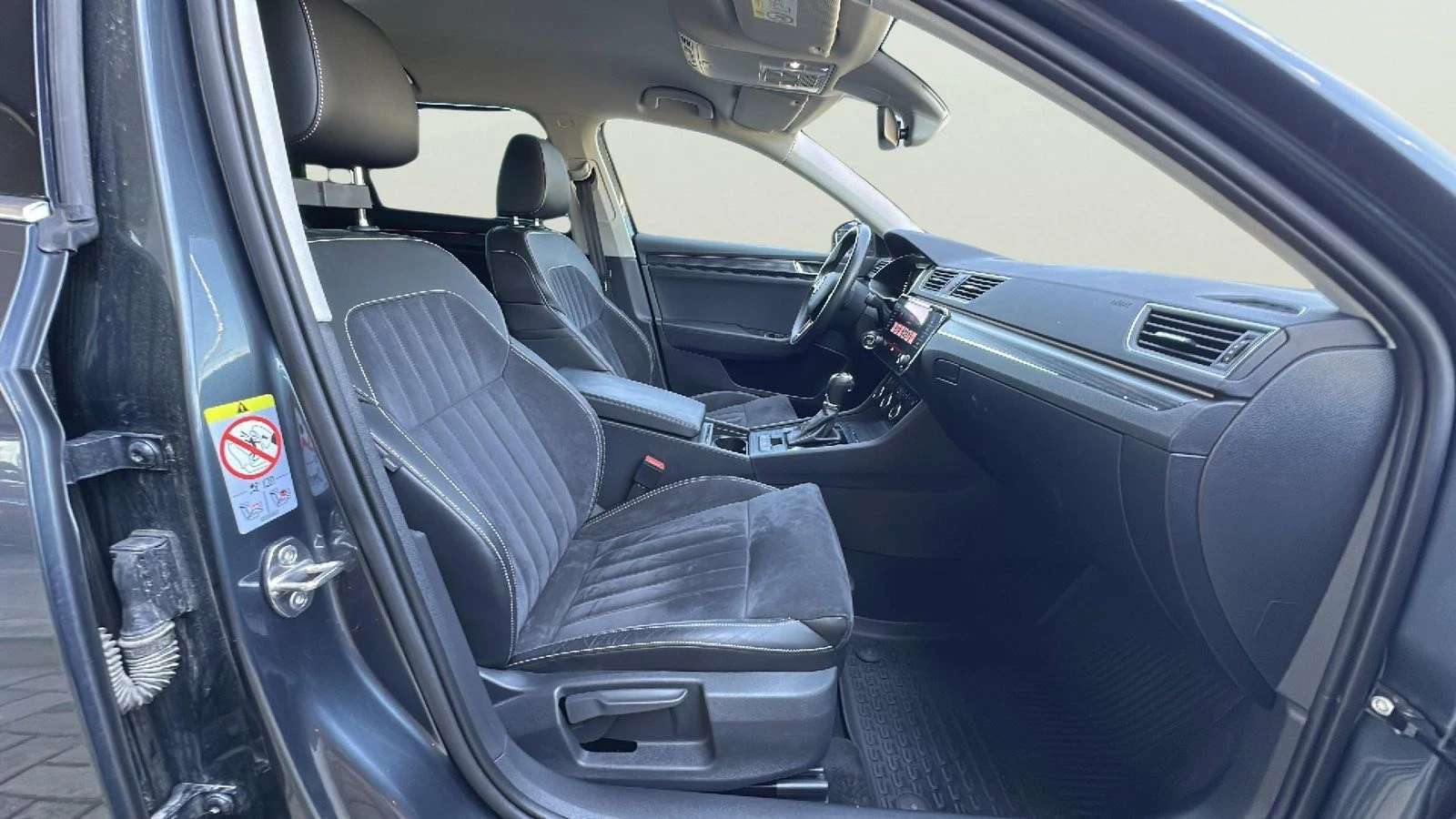 Skoda Superb 1.5 TSI, снимка 12 - Автомобили и джипове - 54348284