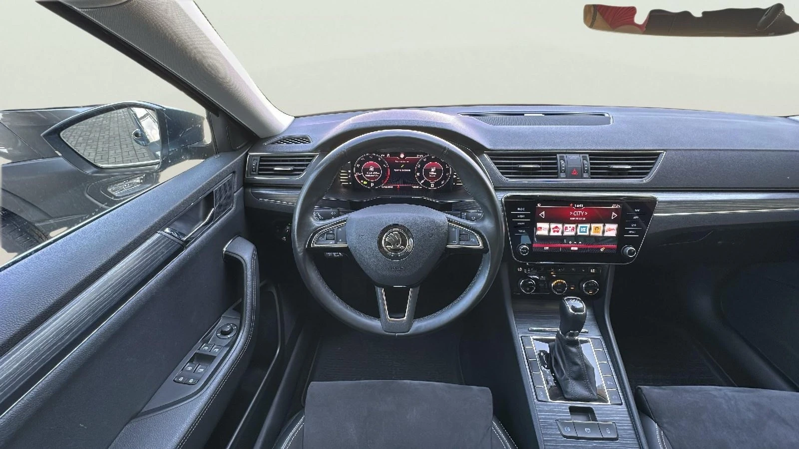 Skoda Superb 1.5 TSI, снимка 11 - Автомобили и джипове - 54348284