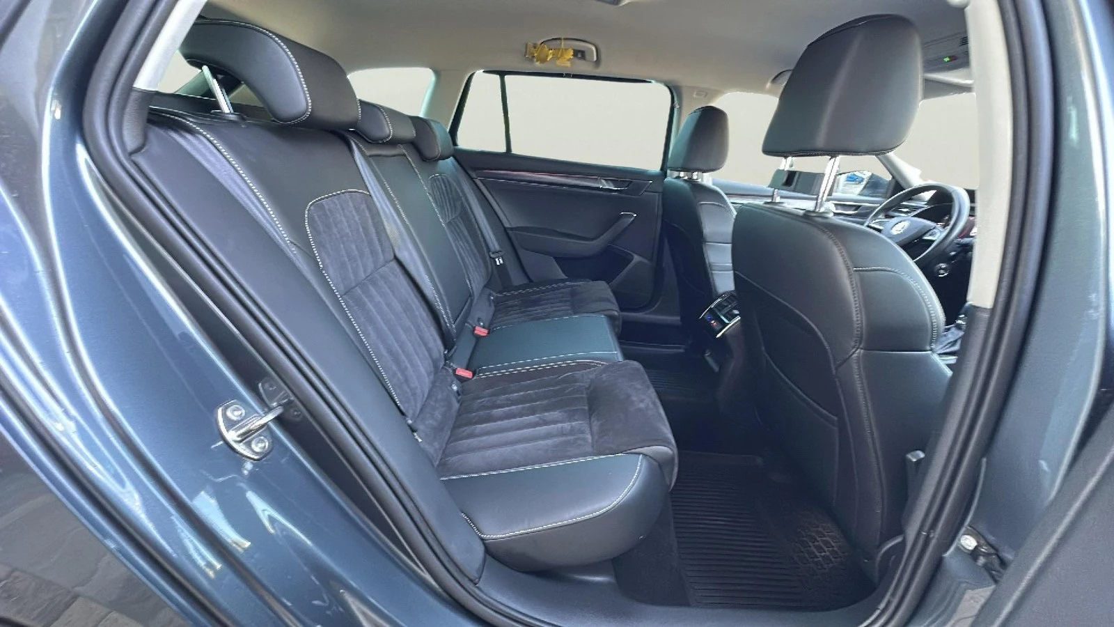 Skoda Superb 1.5 TSI, снимка 13 - Автомобили и джипове - 54348284