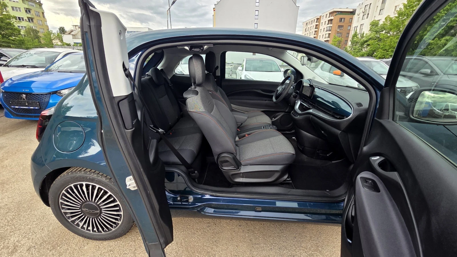 Fiat 500 42KWh/3 врати, снимка 8 - Автомобили и джипове - 54610921