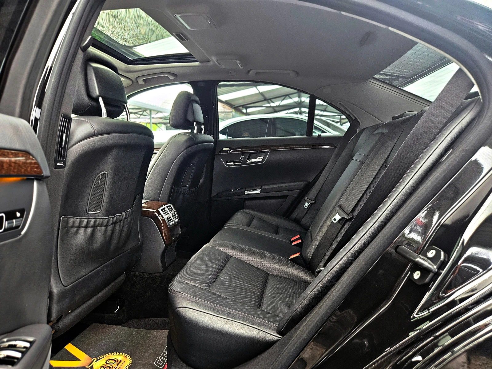 Mercedes-Benz S 350 AMG/FACE/GERMANY/DISTR/NIGHT/CAMERA/HARMAN/ОБДУХ/L, снимка 16 - Автомобили и джипове - 54645207