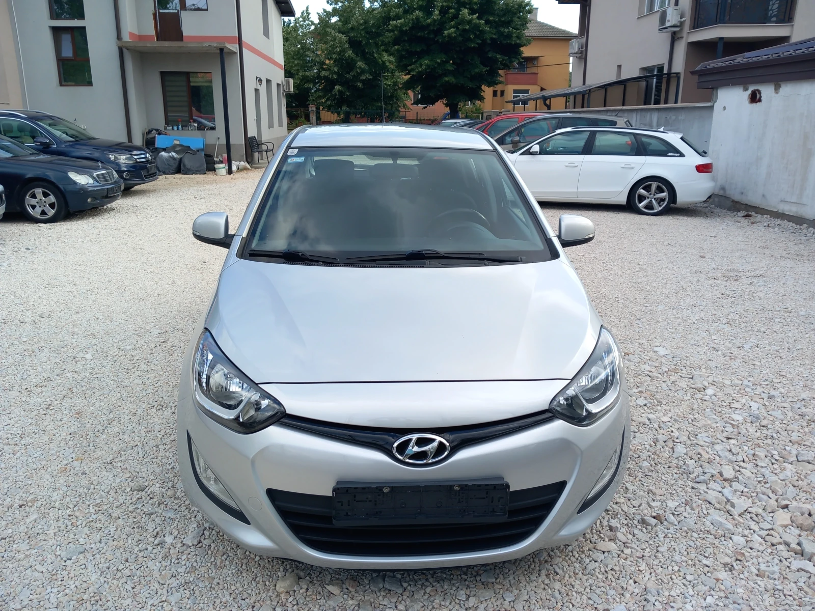 Hyundai I20 1.3i климатик 86кс, снимка 7 - Автомобили и джипове - 54825339