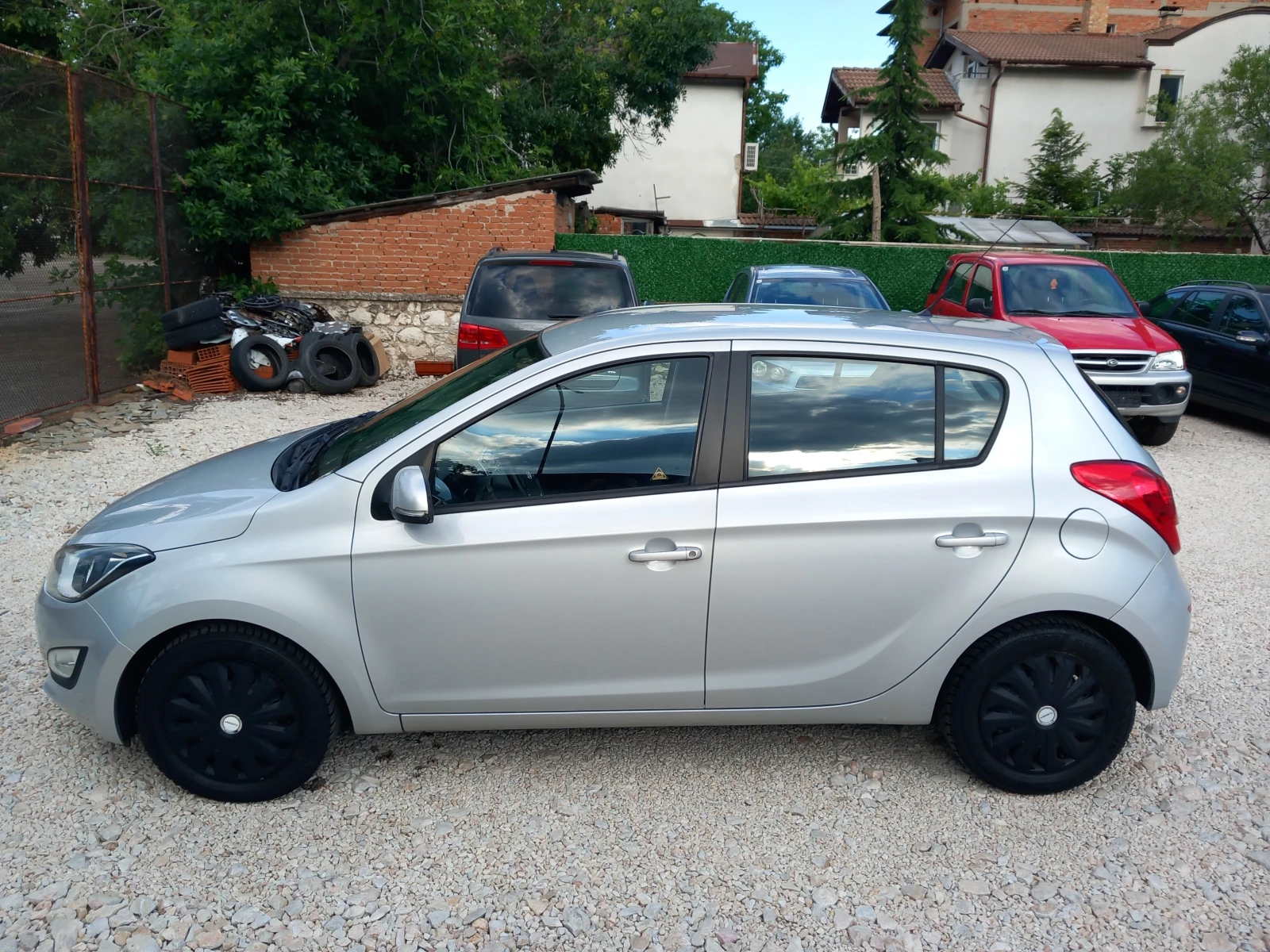 Hyundai I20 1.3i климатик 86кс, снимка 2 - Автомобили и джипове - 54825339
