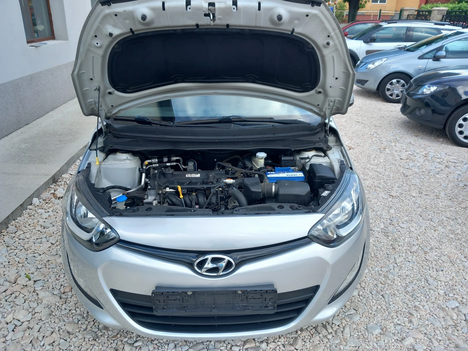 Hyundai I20 1.3i климатик 86кс, снимка 15 - Автомобили и джипове - 54825339