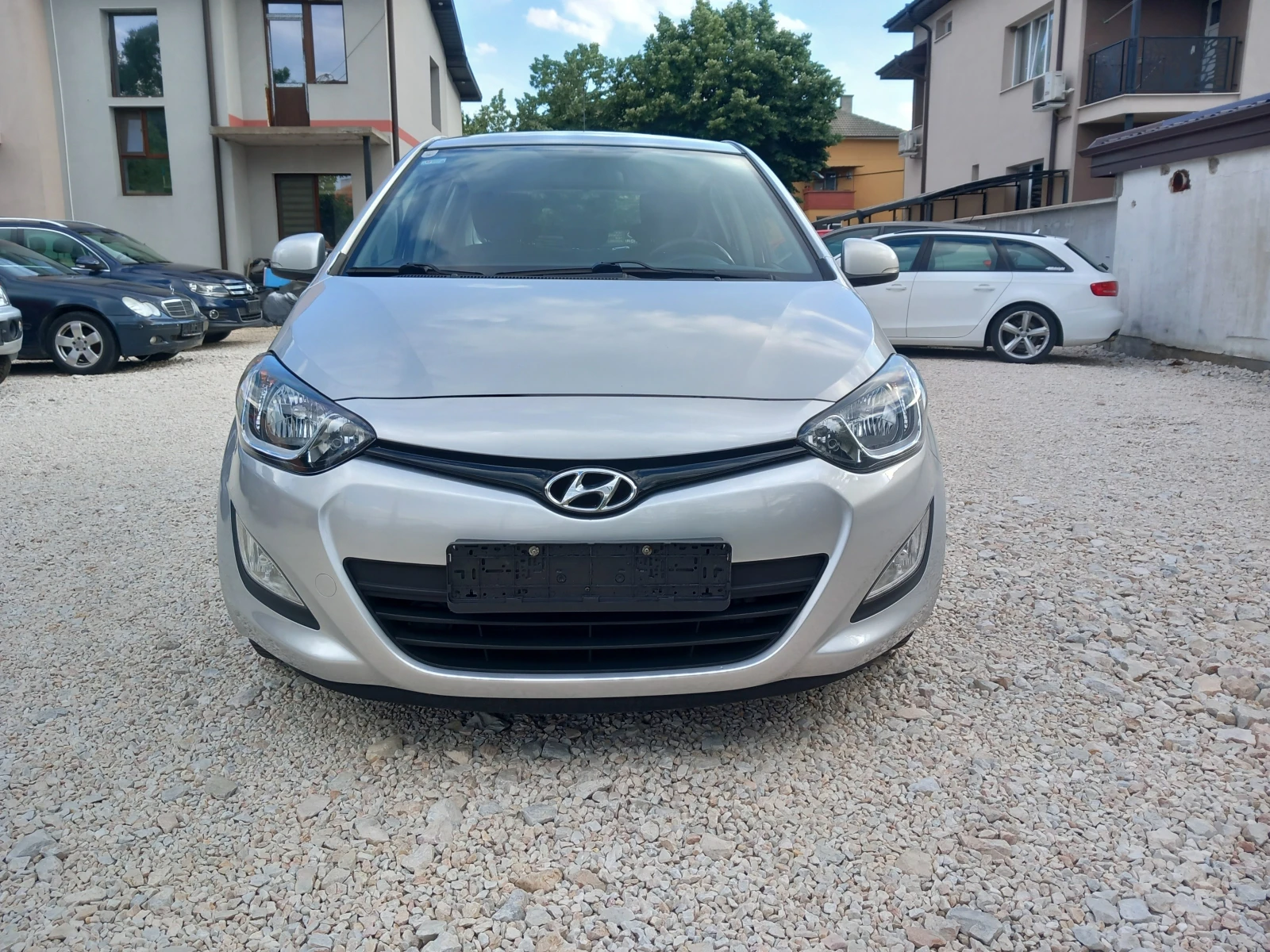 Hyundai I20 1.3i климатик 86кс, снимка 16 - Автомобили и джипове - 54825339
