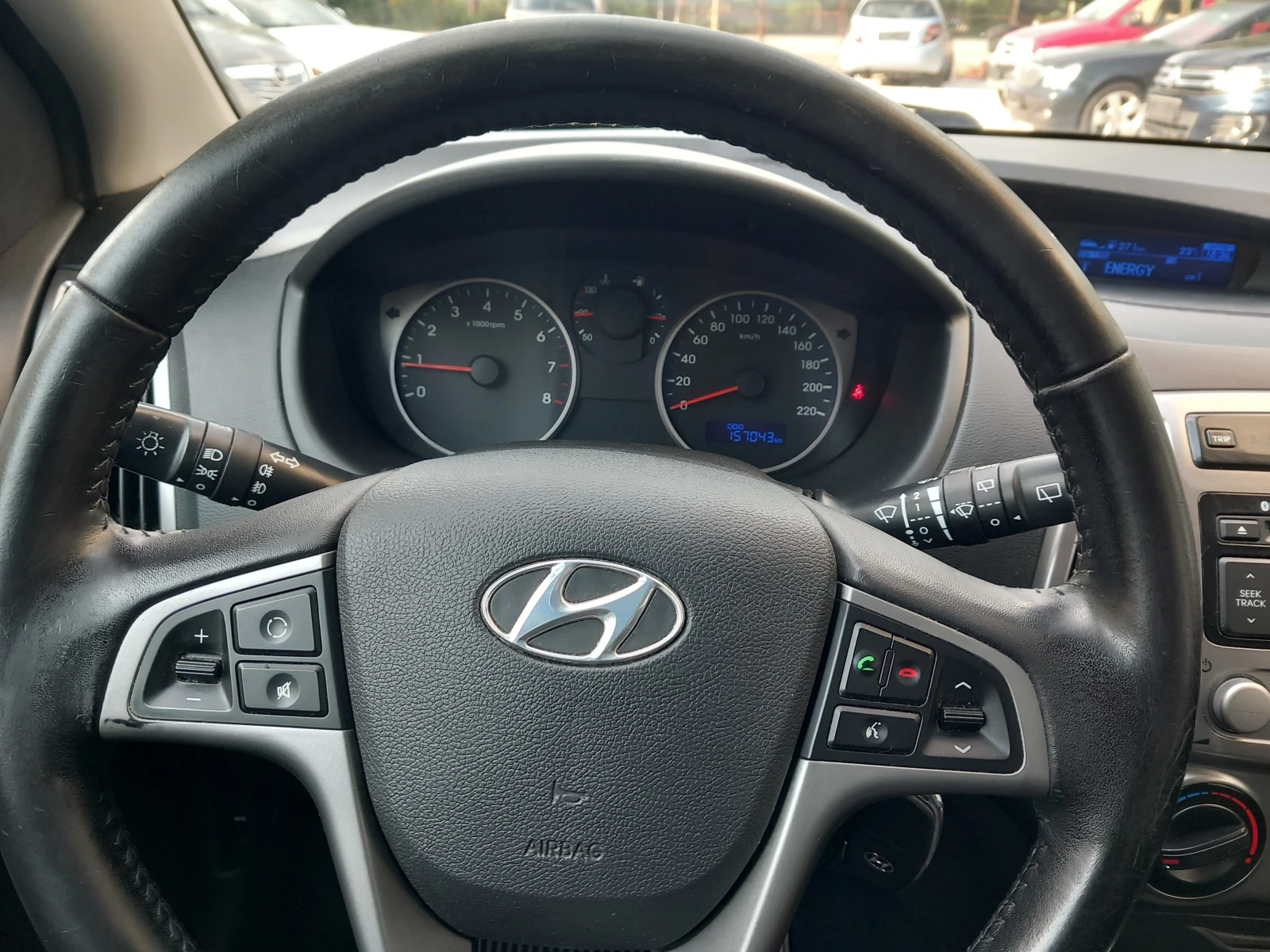 Hyundai I20 1.3i климатик 86кс, снимка 12 - Автомобили и джипове - 54825339