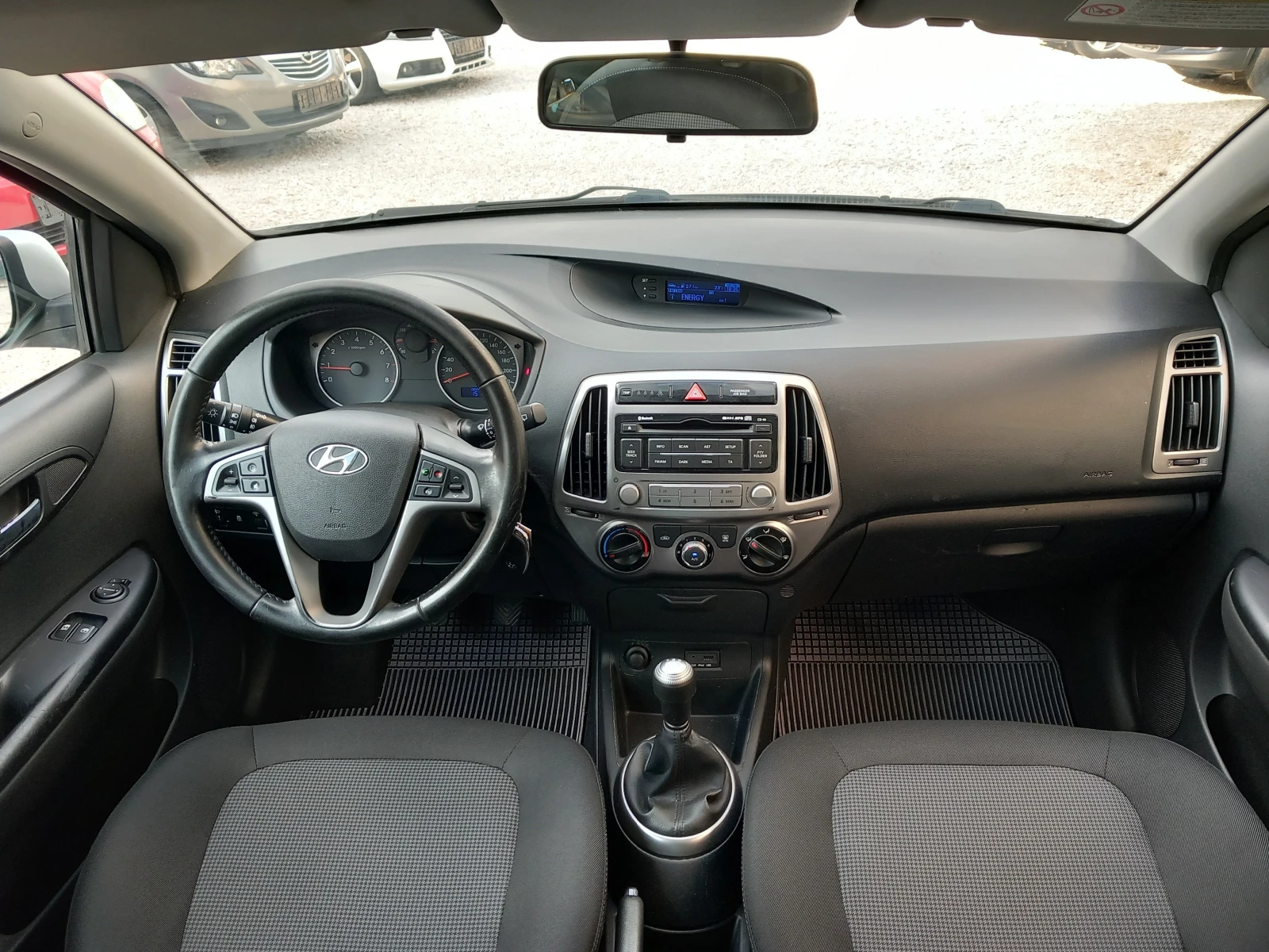 Hyundai I20 1.3i климатик 86кс, снимка 8 - Автомобили и джипове - 54825339