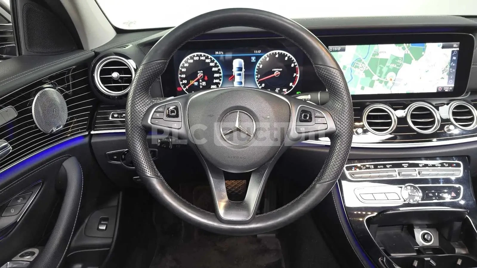 Mercedes-Benz E 400 4MATIC/ОБДУХВАНЕ/ПАНОРАМА/BURMESTER/360, снимка 6 - Автомобили и джипове - 54916213