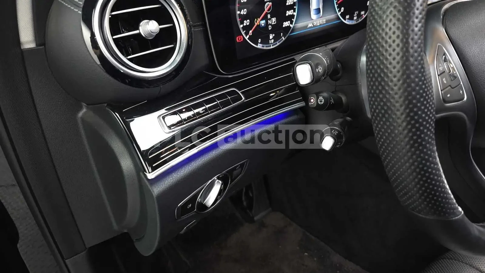 Mercedes-Benz E 400 4MATIC/ОБДУХВАНЕ/ПАНОРАМА/BURMESTER/360, снимка 8 - Автомобили и джипове - 54916213