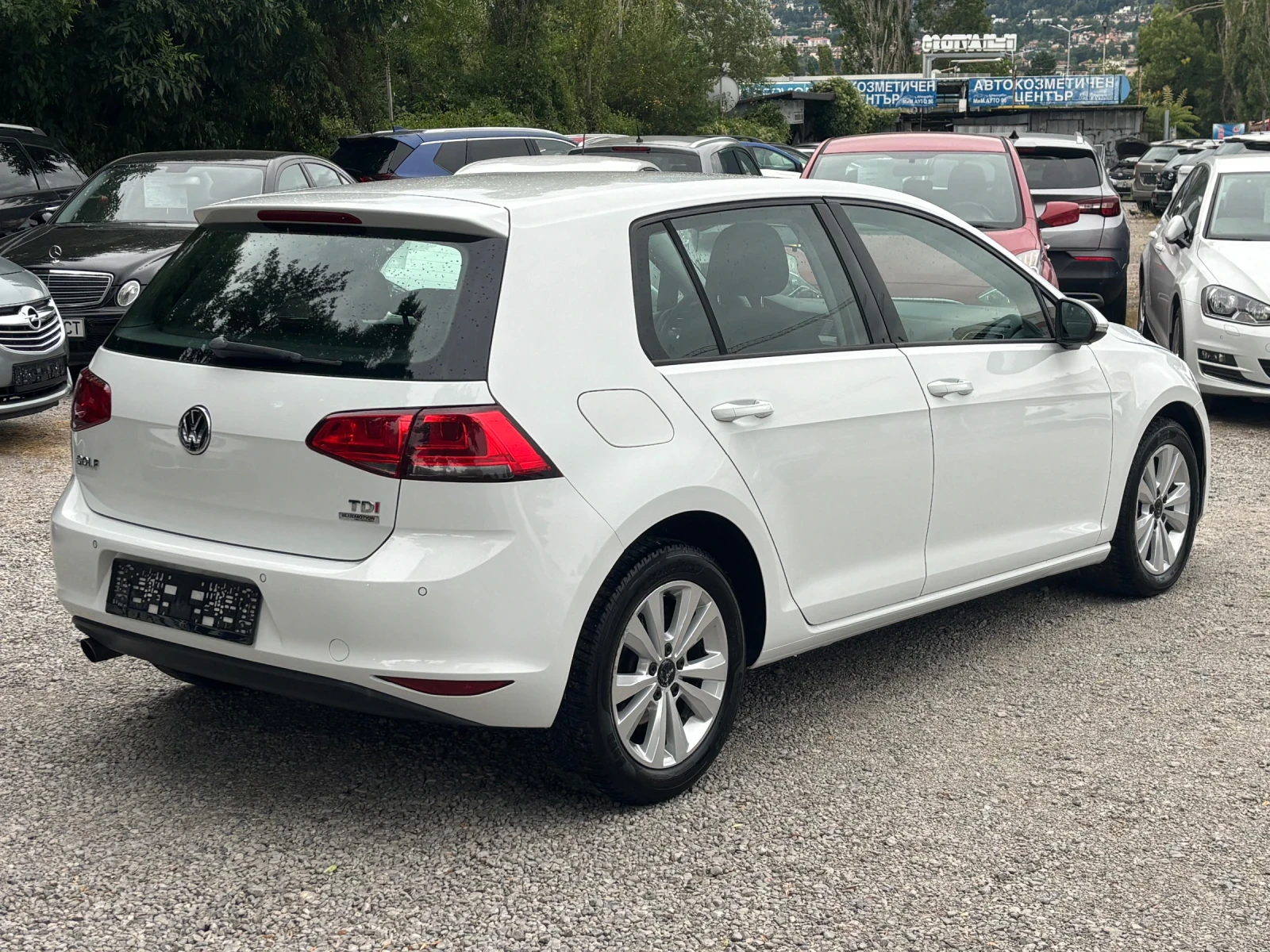 VW Golf 1.6 TDI, снимка 6 - Автомобили и джипове - 55406207