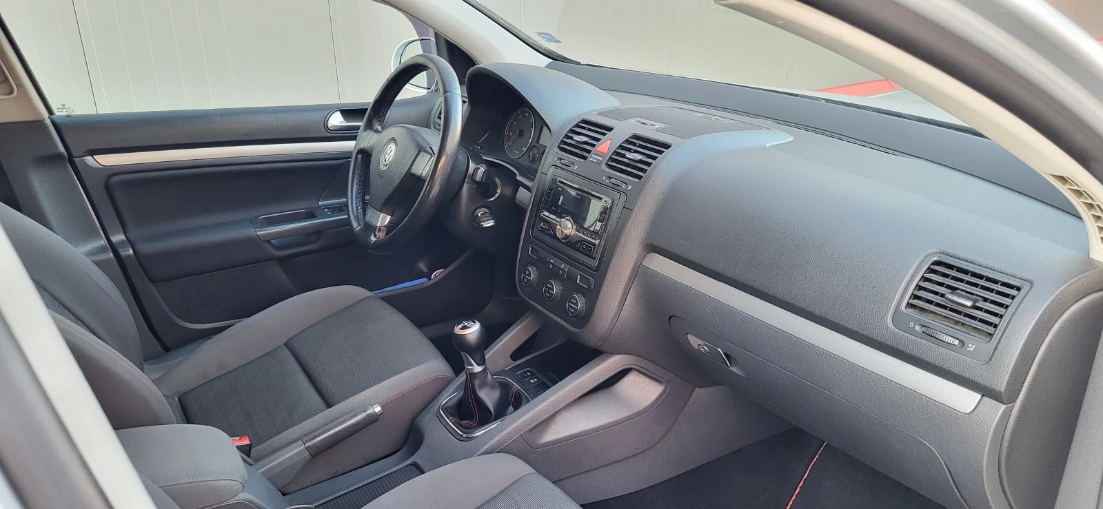 VW Golf 1.6 LPG, снимка 8 - Автомобили и джипове - 55932063