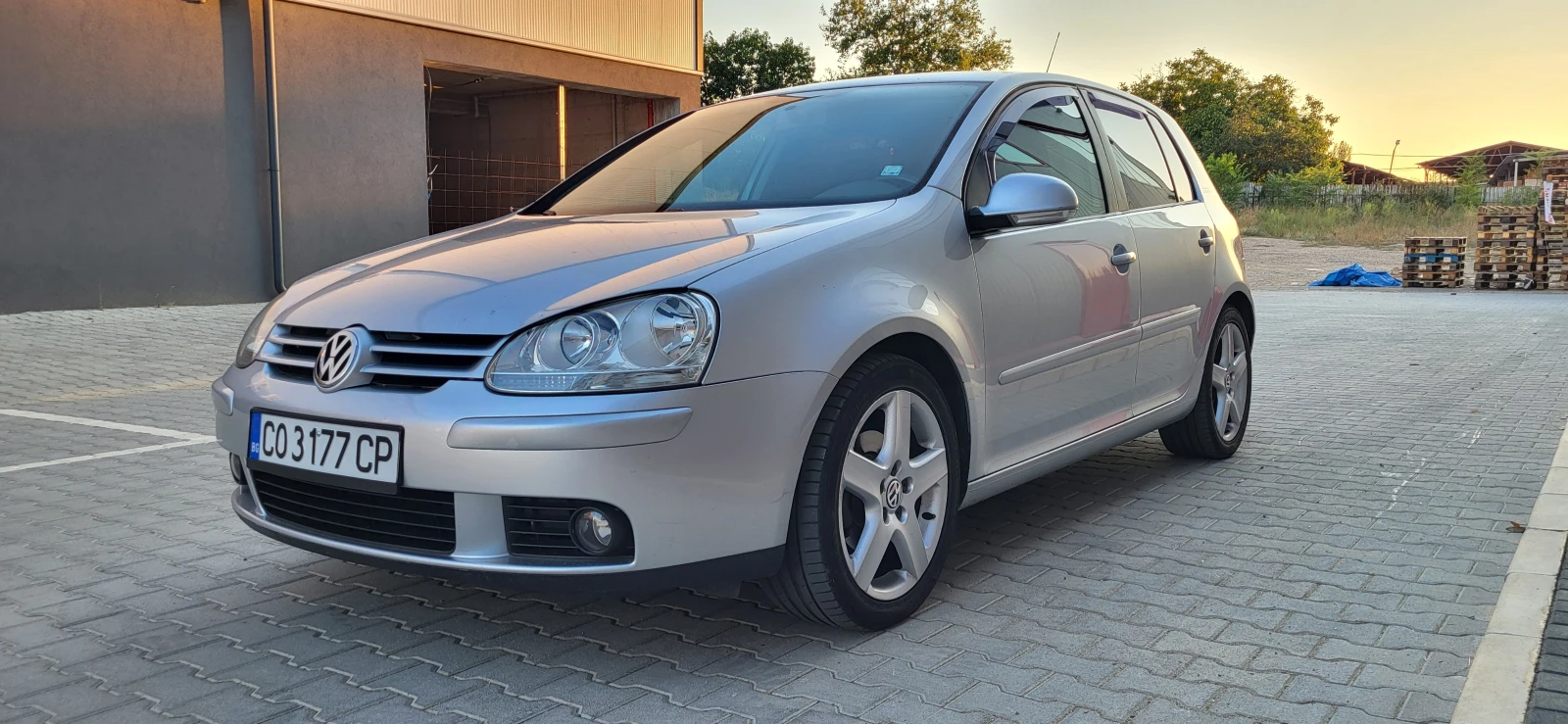 VW Golf 1.6 LPG, снимка 2 - Автомобили и джипове - 55932063