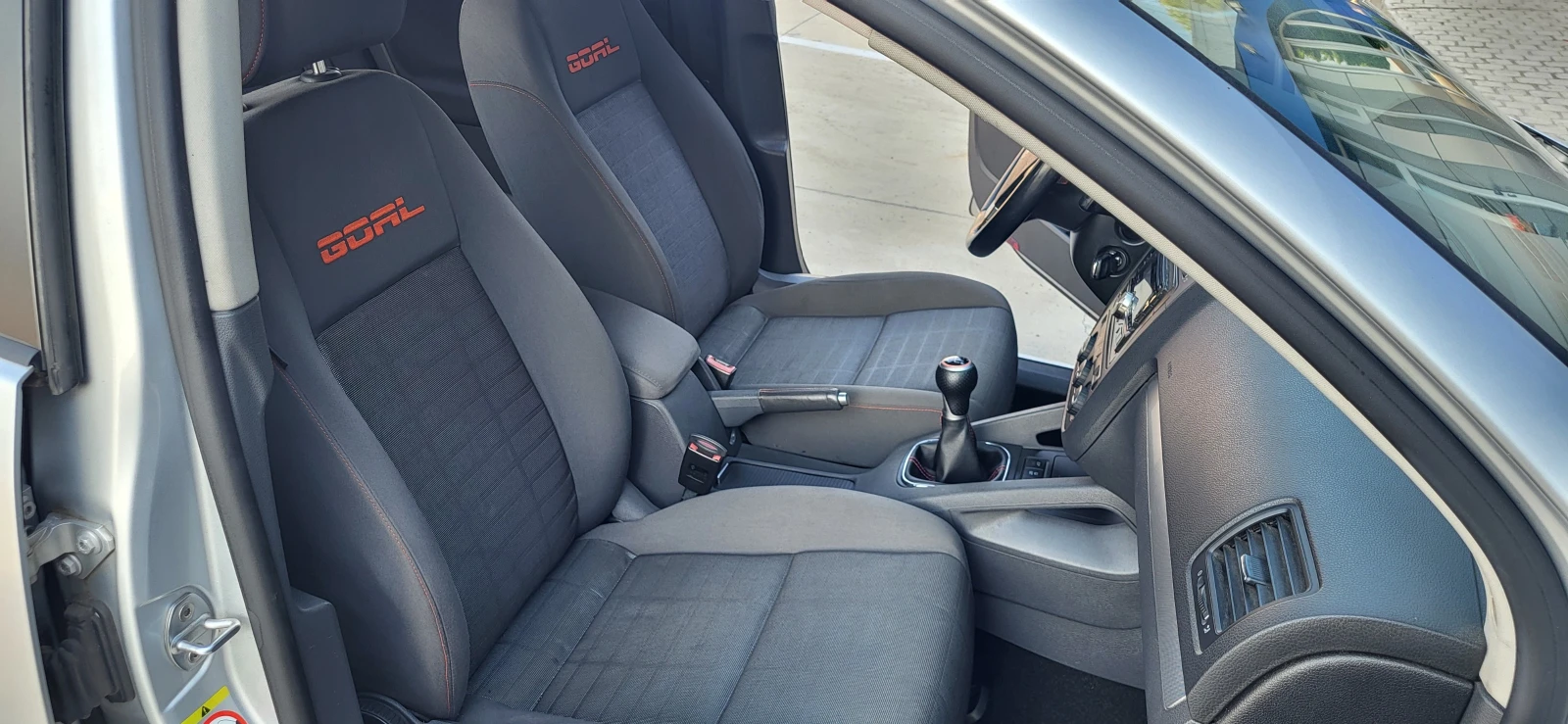 VW Golf 1.6 LPG, снимка 13 - Автомобили и джипове - 55932063