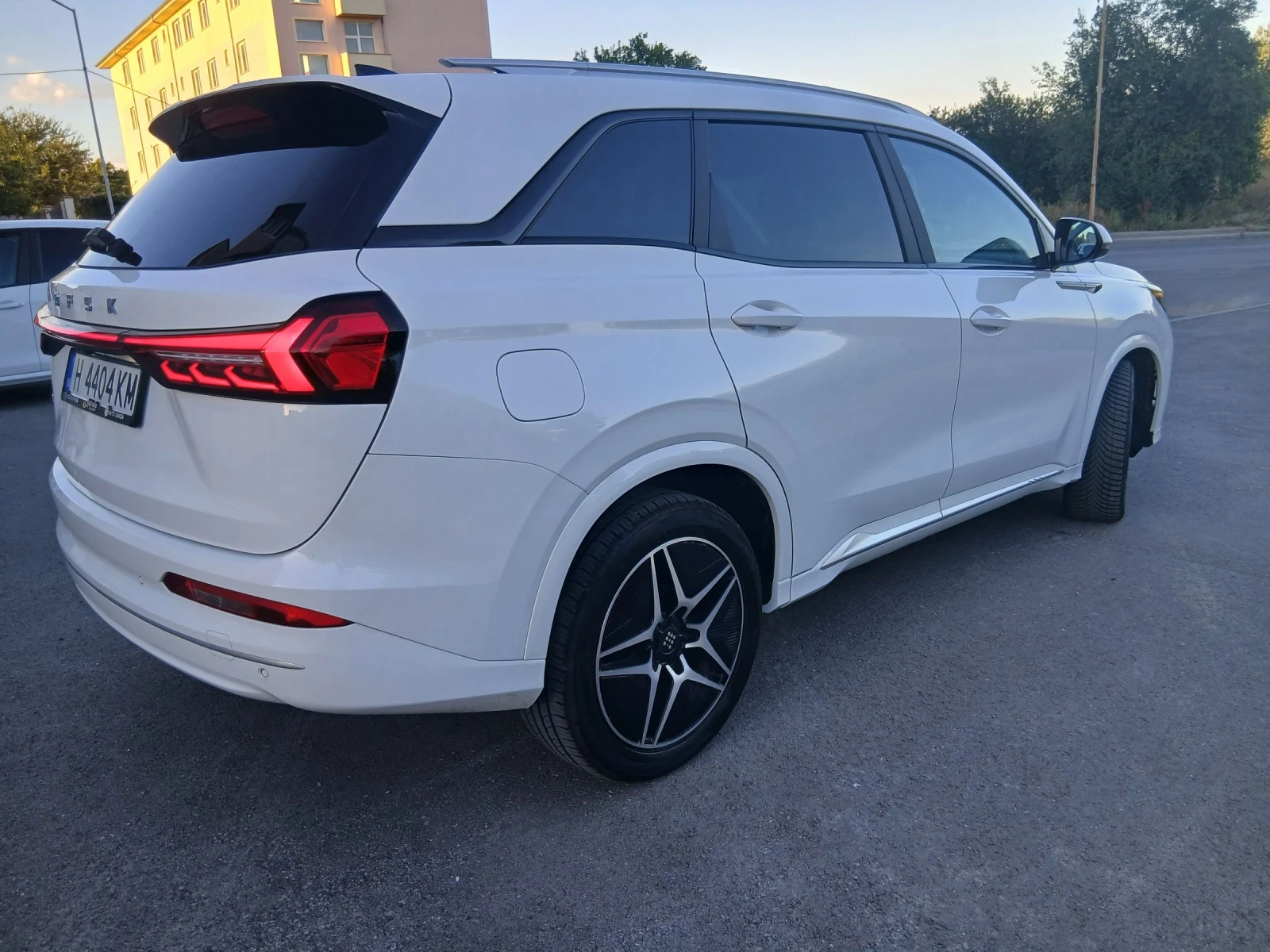 DONGFENG E5 Хибрид 6+ 1, снимка 3 - Автомобили и джипове - 55974449