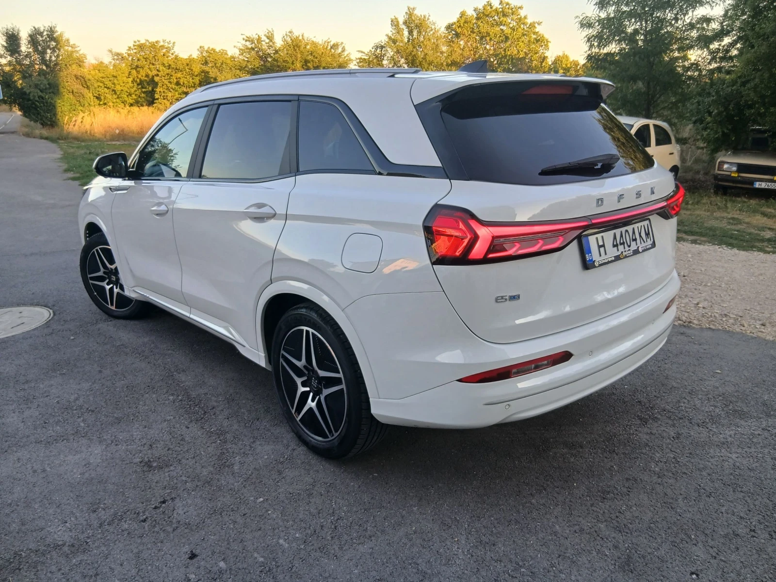 DONGFENG E5 Хибрид 6+ 1, снимка 4 - Автомобили и джипове - 55974449