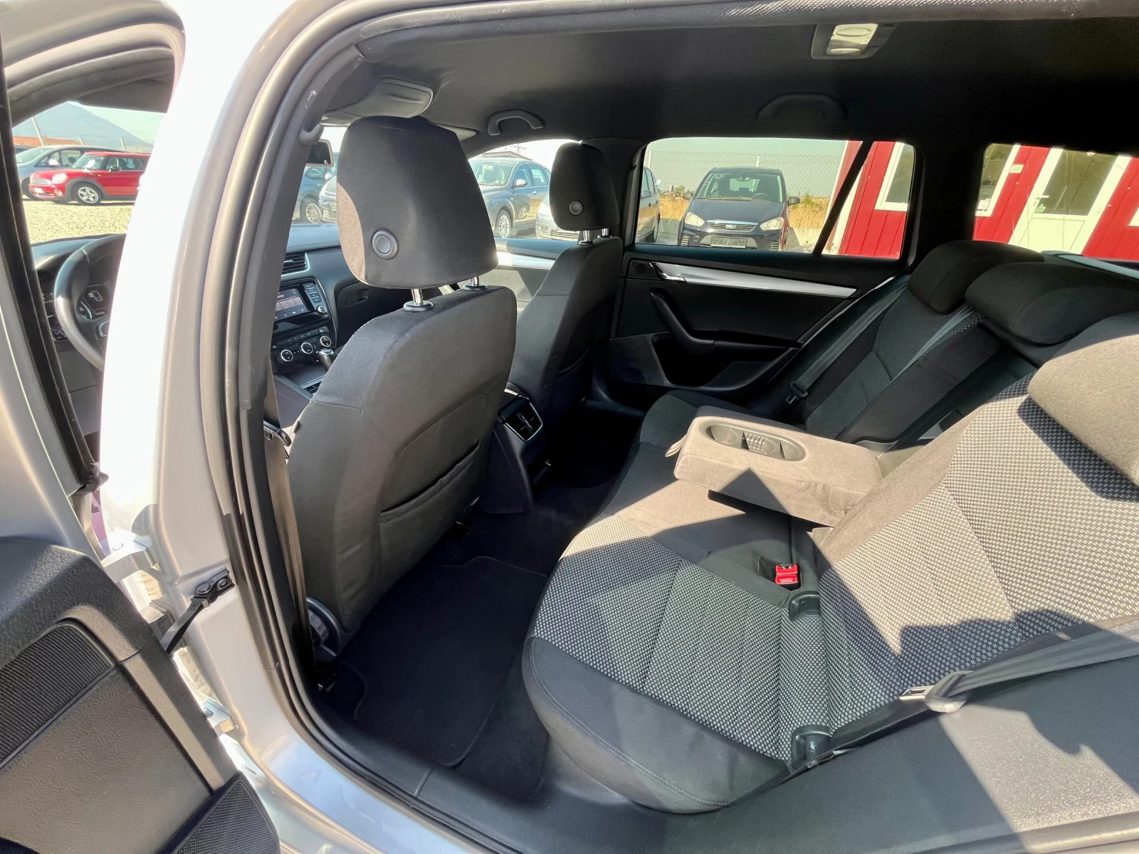 Skoda Octavia 2.0 TDI 150hp, снимка 13 - Автомобили и джипове - 56404552