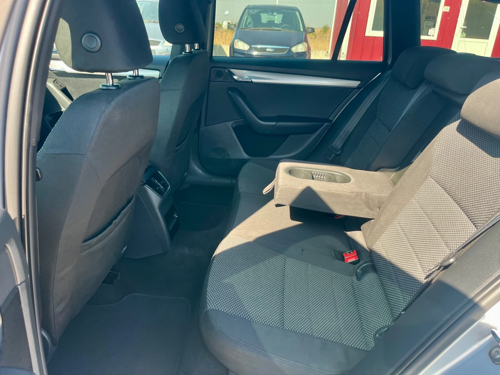 Skoda Octavia 2.0 TDI 150hp, снимка 12 - Автомобили и джипове - 56404552
