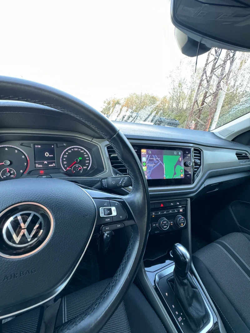 VW T-Roc, снимка 11 - Автомобили и джипове - 47680569