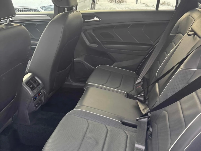 VW Tiguan * Highline R Line * CARFAX * БЕЗ ПЪРВОНАЧАЛНА ВНОС, снимка 10 - Автомобили и джипове - 53025430