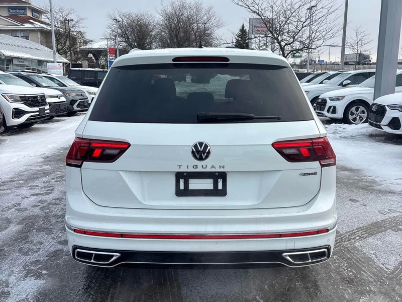 VW Tiguan * Highline R Line * CARFAX * БЕЗ ПЪРВОНАЧАЛНА ВНОС, снимка 4 - Автомобили и джипове - 53025430