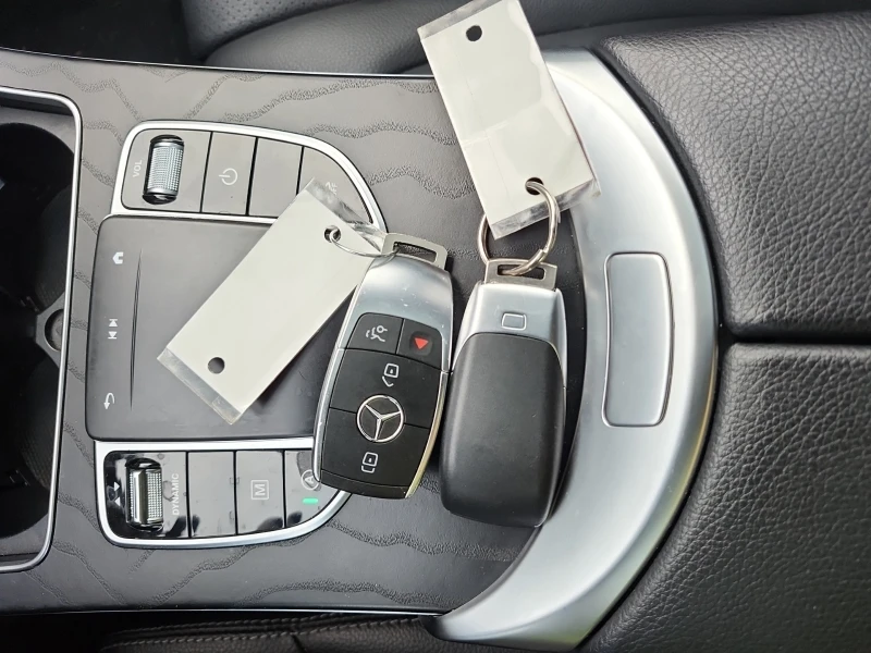 Mercedes-Benz GLC 300 4MATIC* AMG-PACK* DISTRONIC* LANE-ASSIST* DIGITAL*, снимка 11 - Автомобили и джипове - 53338150