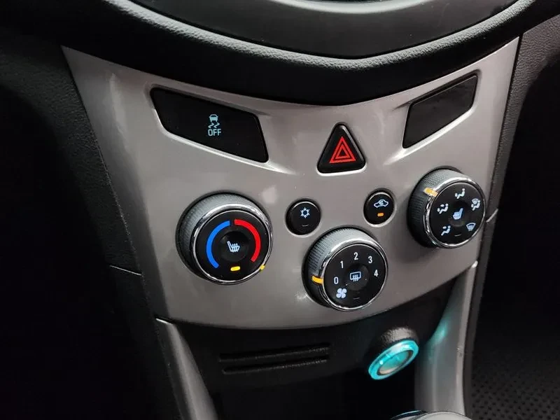 Chevrolet Trax 1.4, снимка 16 - Автомобили и джипове - 54330252