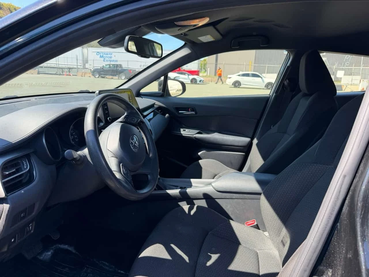Toyota C-HR  * CARFAX * ОПЦИЯ ЗА ФИНАНСИРАНЕ, снимка 4 - Автомобили и джипове - 54963398