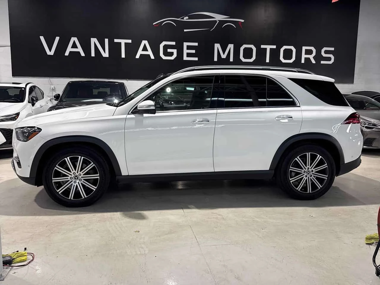 Mercedes-Benz GLE 350 4MATIC | CARFAX | АВТОКРЕДИТ БЕЗ ПЪРВОНАЧАЛНА, снимка 3 - Автомобили и джипове - 55504395