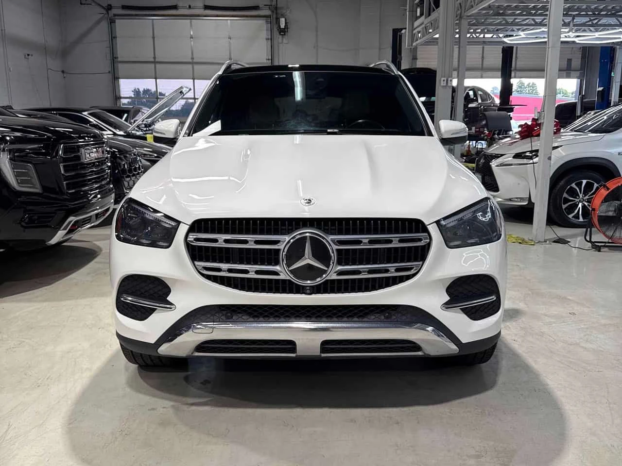 Mercedes-Benz GLE 350 4MATIC | CARFAX | АВТОКРЕДИТ БЕЗ ПЪРВОНАЧАЛНА, снимка 2 - Автомобили и джипове - 55504395