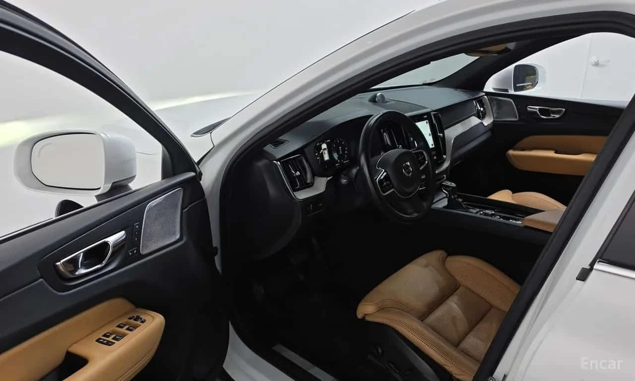 Volvo XC60 D5 Inscription | АВТОФИНАНСИРАНЕ, снимка 10 - Автомобили и джипове - 55792191