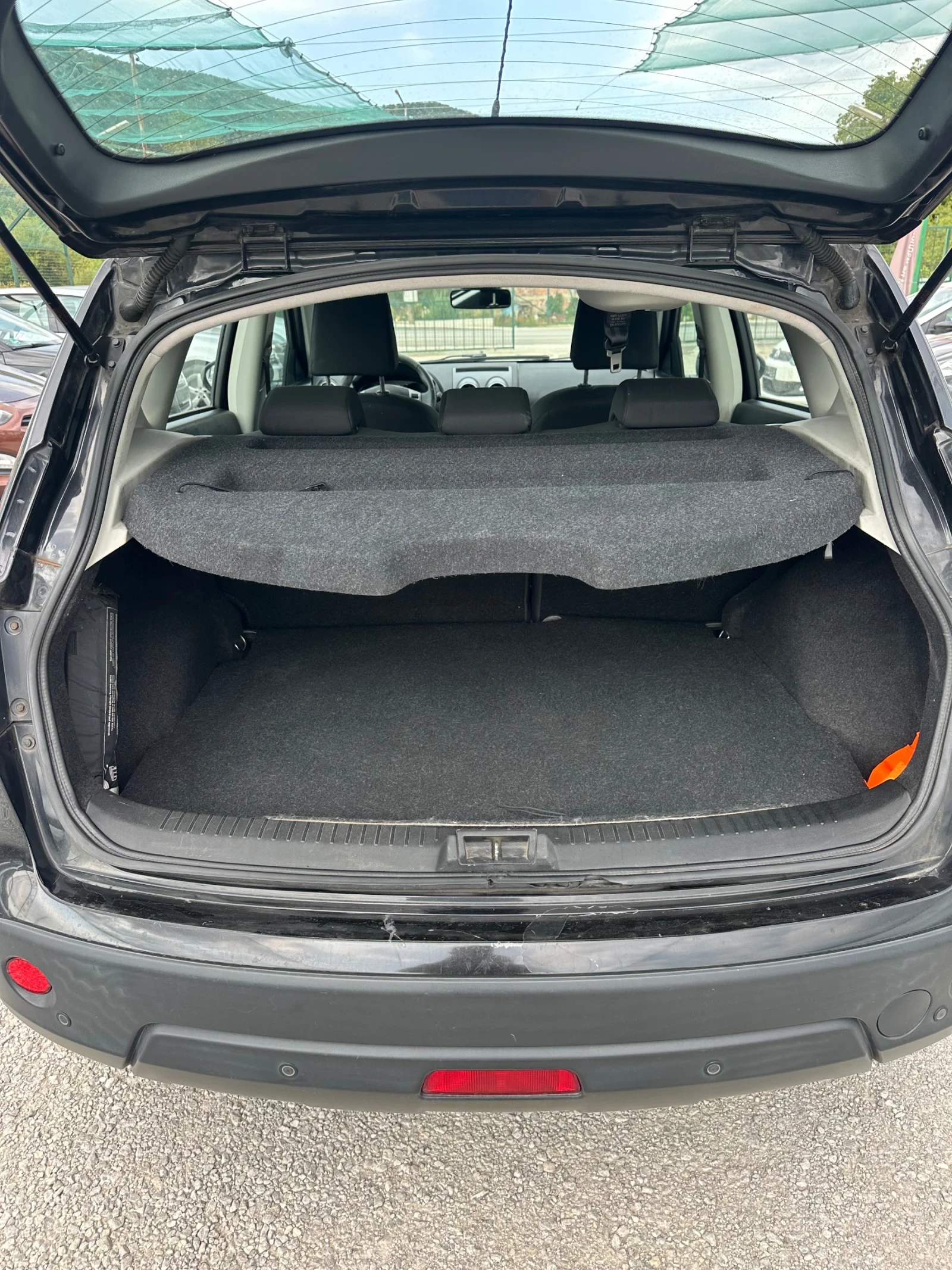 Nissan Qashqai 1.6 I  Газ-Бензин, снимка 15 - Автомобили и джипове - 55969307