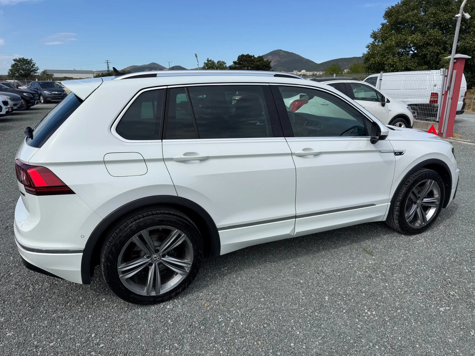 VW Tiguan (KATO НОВА)^(4x4)^(R-Line), снимка 5 - Автомобили и джипове - 56178847