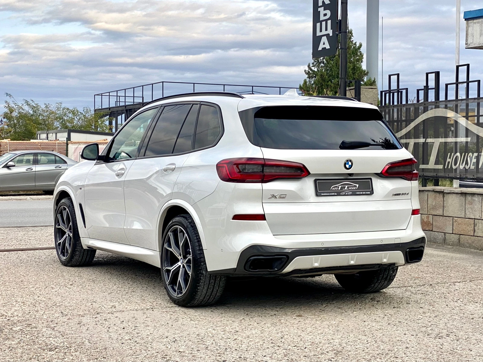 BMW X5 M-Pack* Laser* Sky Lounge* Massage* Harman/Kardon*, снимка 4 - Автомобили и джипове - 56710258