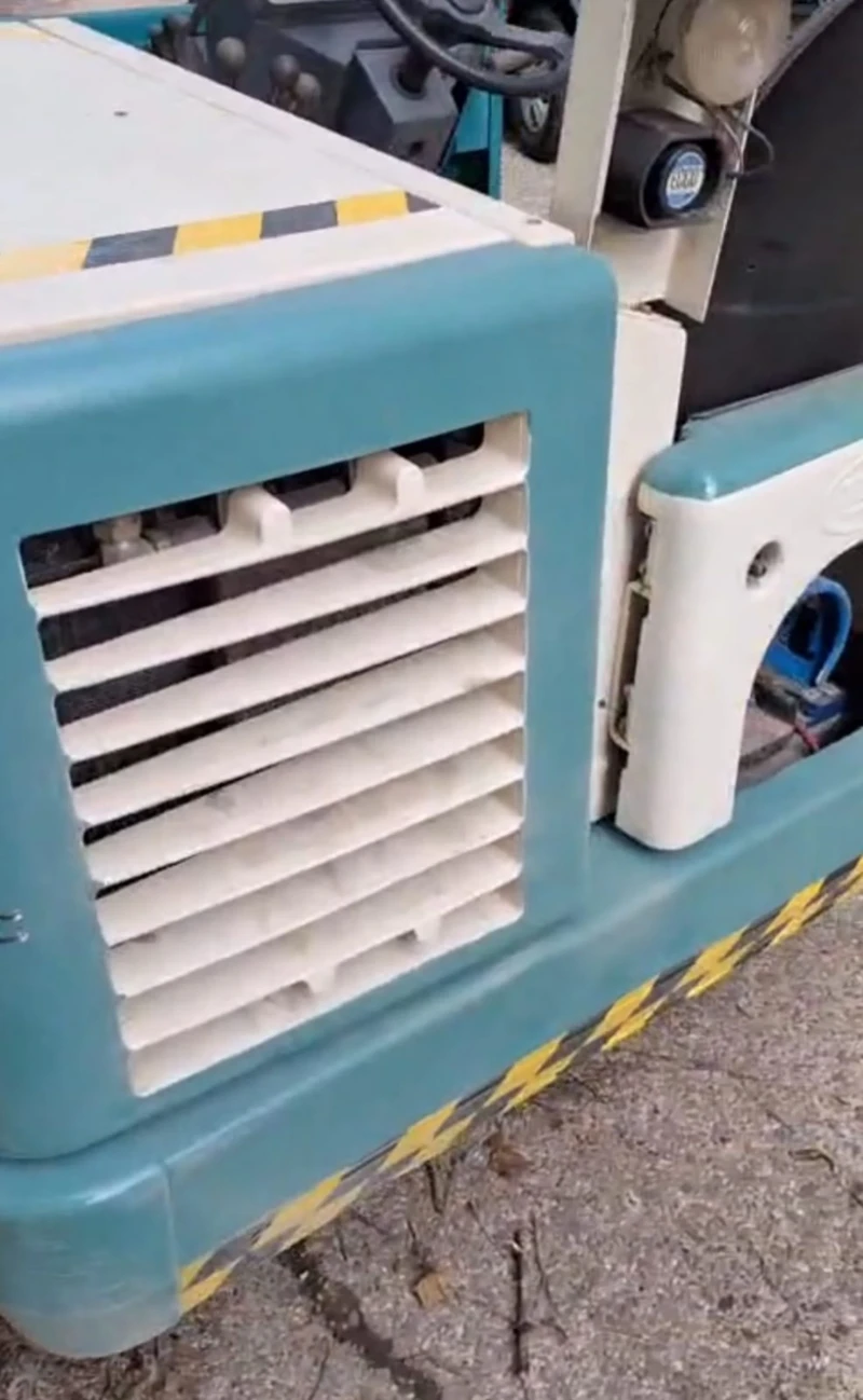 Други специализирани машини Друга Tennant 8410 Sweeper Scrubber, снимка 4 - Индустриална техника - 51902885