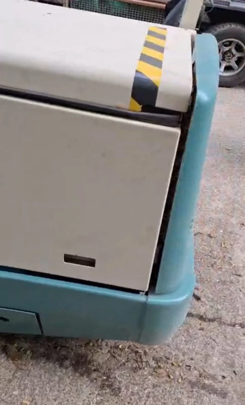 Други специализирани машини Друга Tennant 8410 Sweeper Scrubber, снимка 9 - Индустриална техника - 51902885