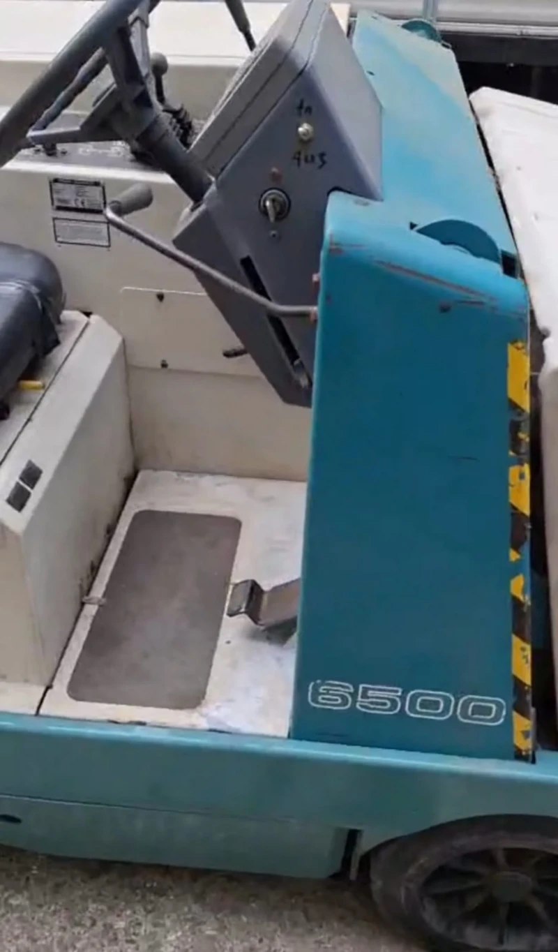 Други специализирани машини Друга Tennant 8410 Sweeper Scrubber, снимка 13 - Индустриална техника - 51902885