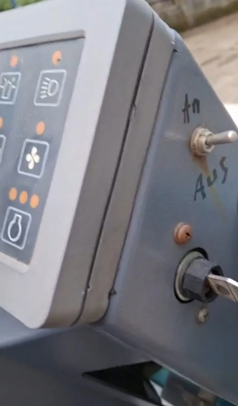 Други специализирани машини Друга Tennant 8410 Sweeper Scrubber, снимка 11 - Индустриална техника - 51902885