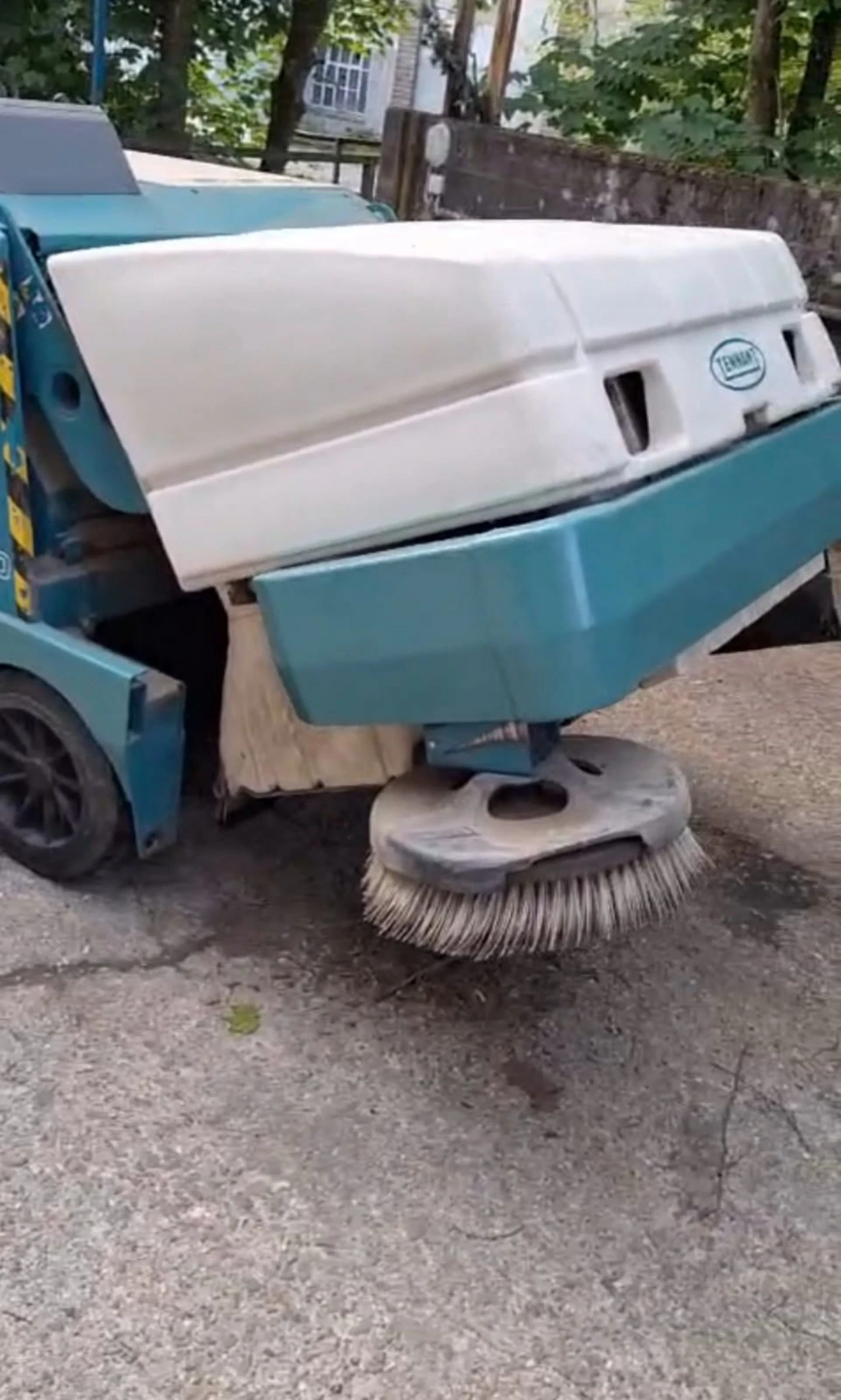 Други специализирани машини Друга Tennant 8410 Sweeper Scrubber, снимка 1