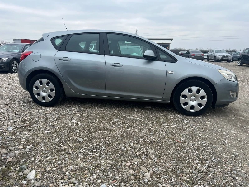 Opel Astra 1.4 , снимка 4 - Автомобили и джипове - 44708394