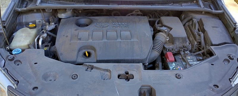 Toyota Avensis 1.8 Бензин, снимка 13 - Автомобили и джипове - 46354114